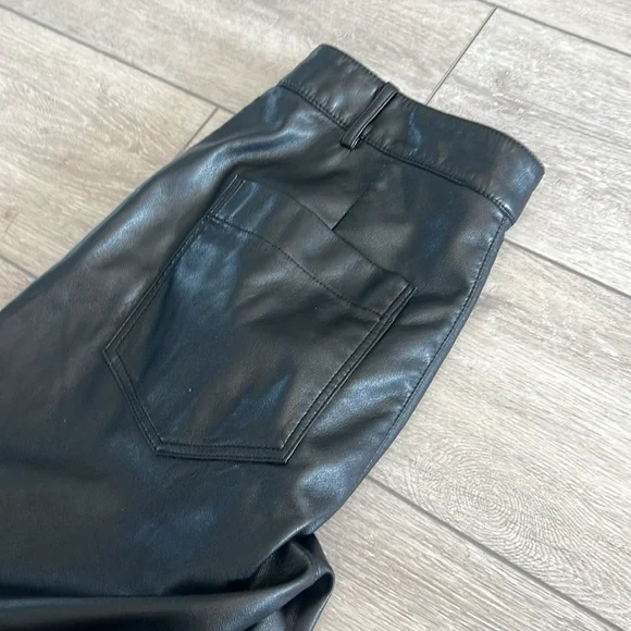7 for All Mankind Black Faux Leather Cargo Pants size medium - Picture 9 of 10